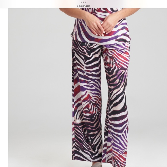 Kuma Robe & 2pc Pjs. - Picture 3 of 11